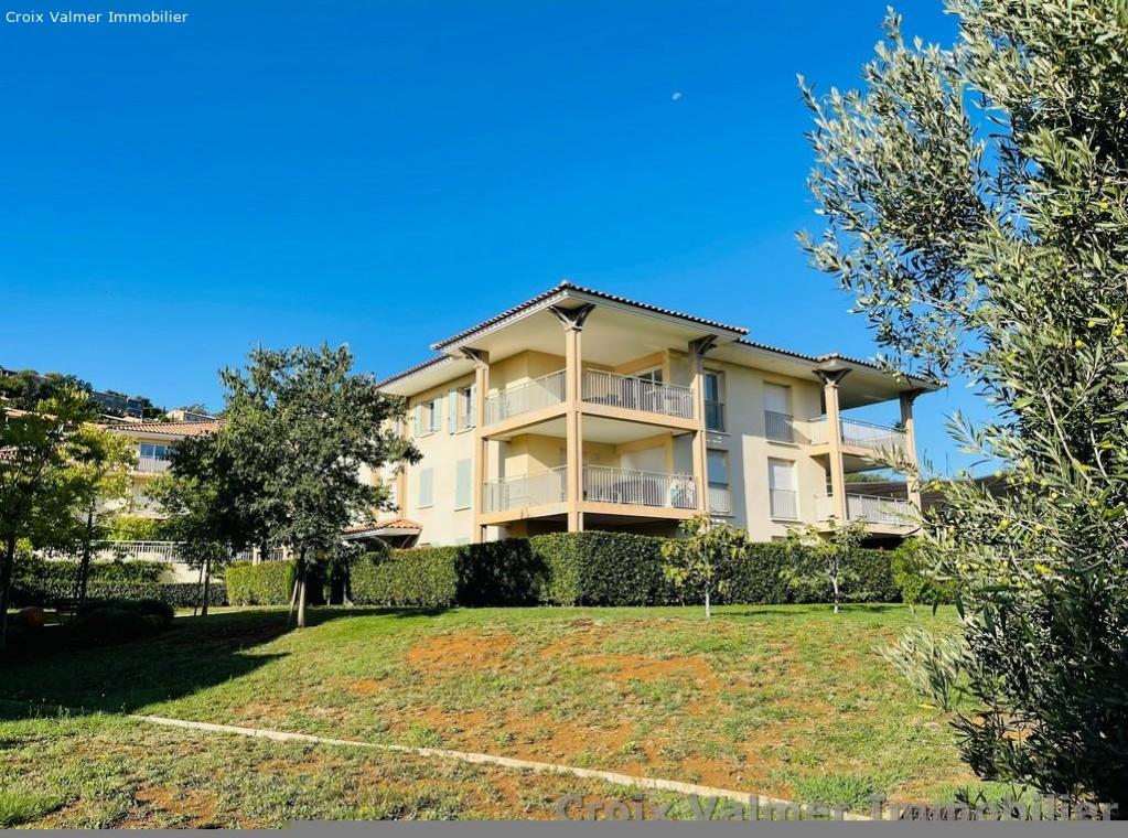 BEL APPARTEMEN DE 3 PIÈCES DE 72 M² AU 2e ET DERNIER ÉTAGE