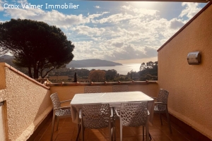 BEL APPARTEMENT ENTIÈREMENT REFAIT DE TROIS PIÈCES CABINE VUE MER