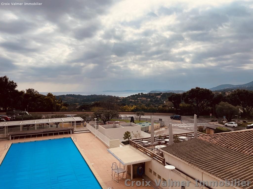 STUDIO MEZZANINE AVEC TRÈS BELLE VUE SUR MER DANS RÉSIDENCE